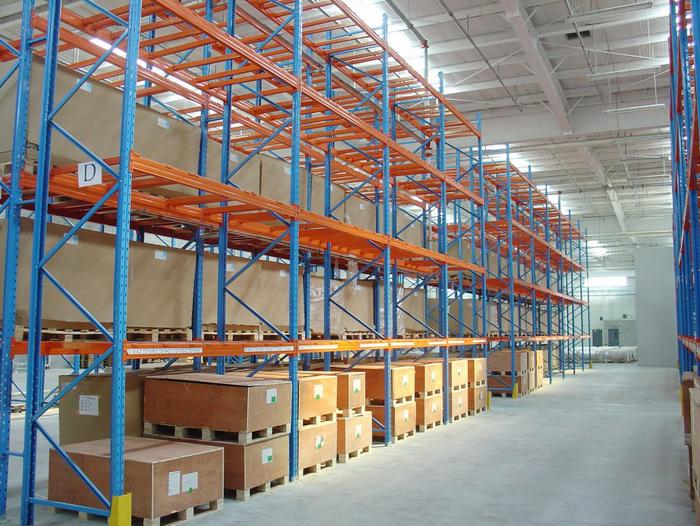 常見倉儲貨架的四個類型.jpg 倉儲貨架.jpg